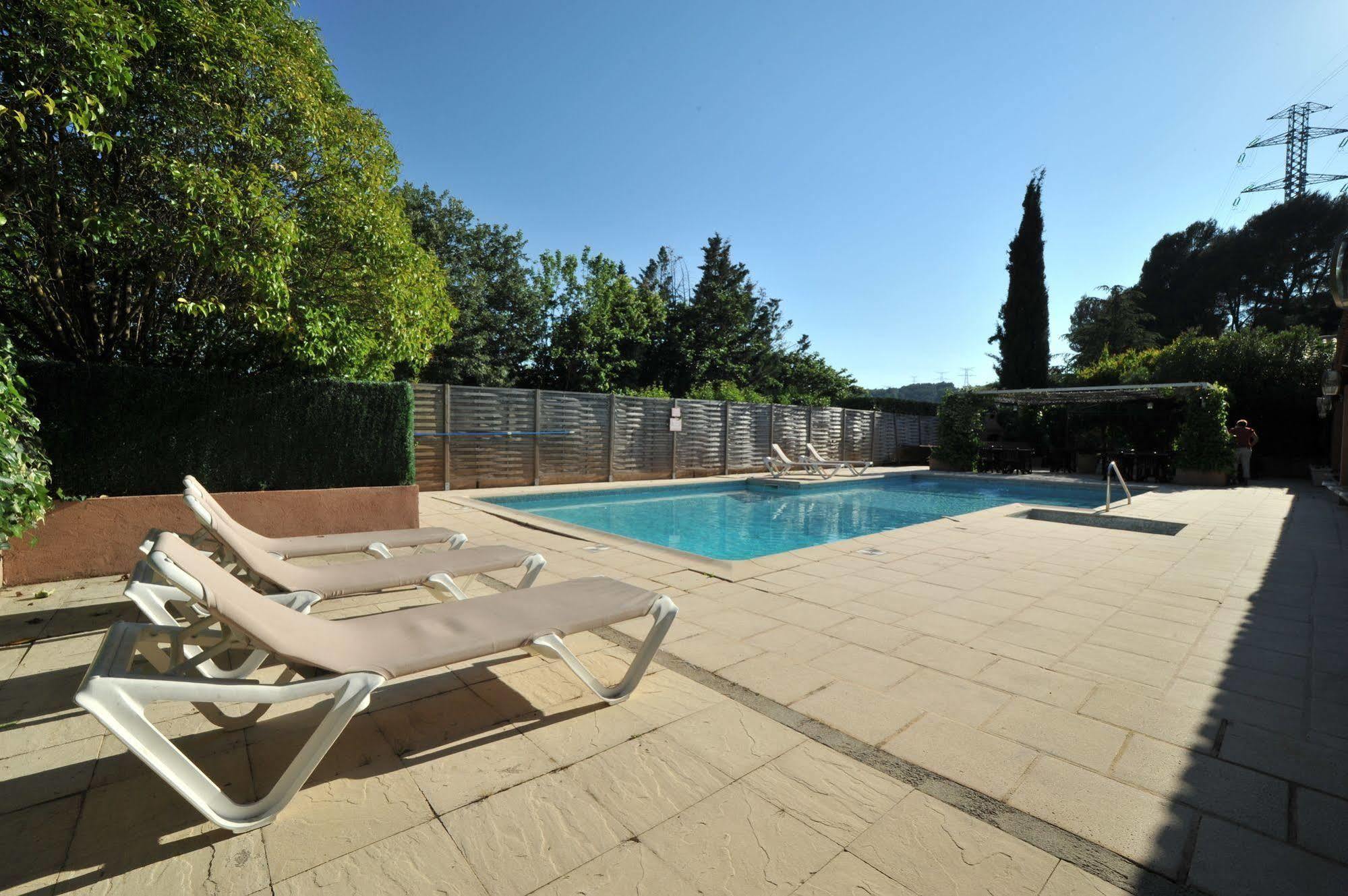 Hotel Au Relais De Trans Draguignan Exteriér fotografie